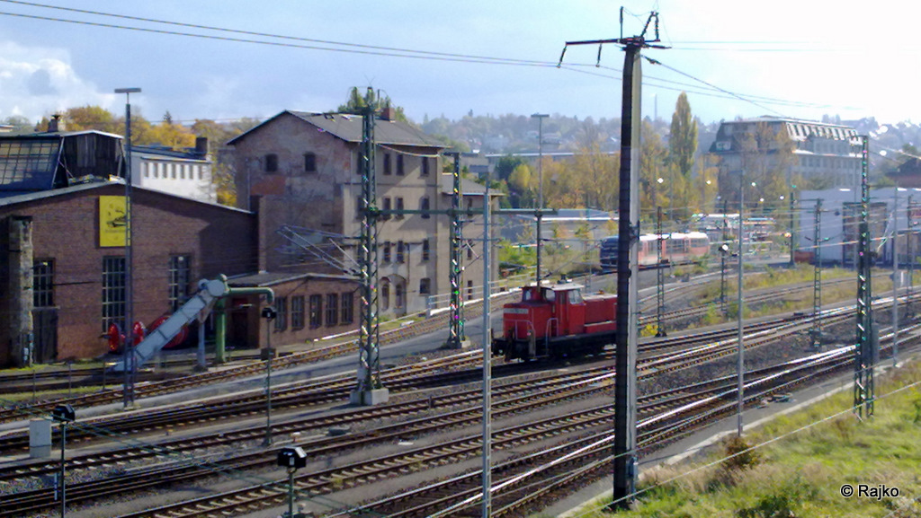 rechts des Eisenbahnmuseums