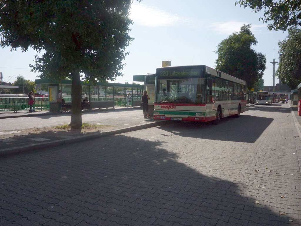 Bus auf dem Busbahnhof in Leverkusen-Mitte