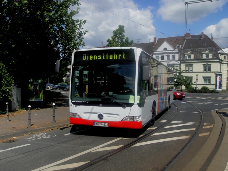 0619 als DF an der Ecke Reuter/Hausdorffstraße in Bonn Kessenich