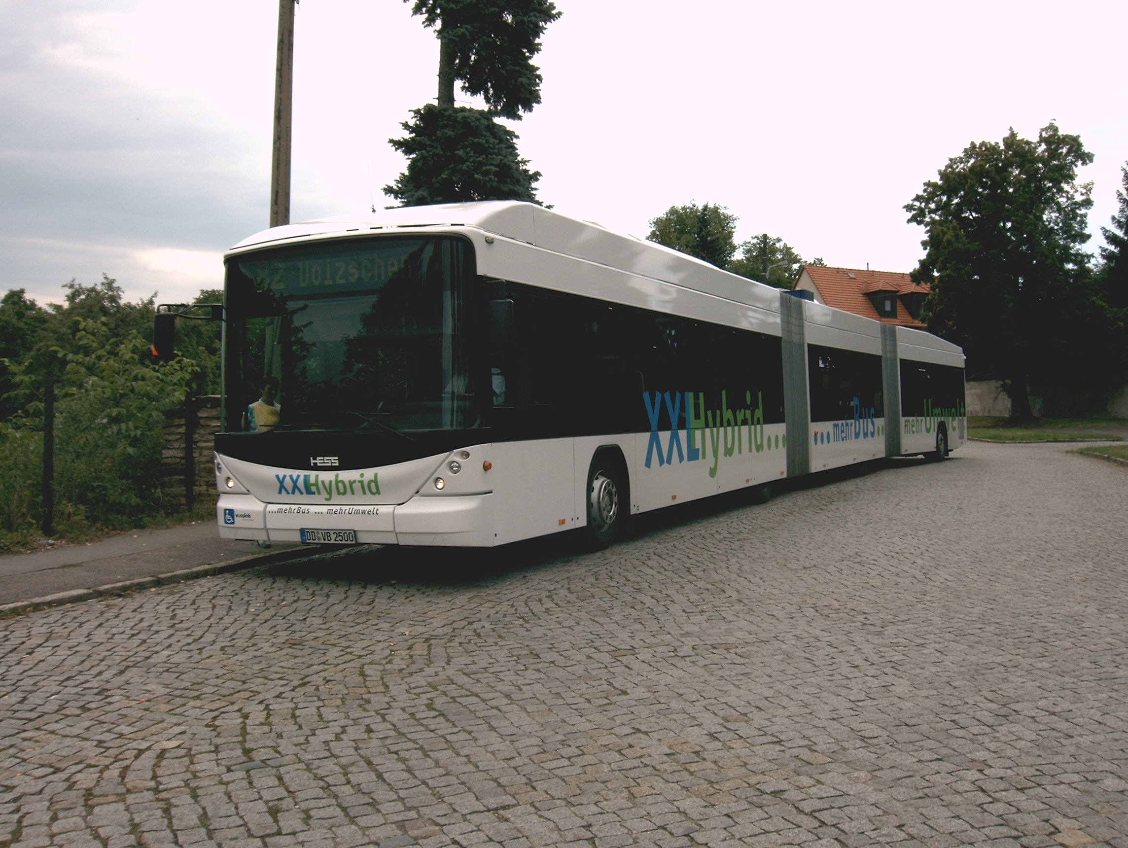 XXL Hybrid Bus (1)