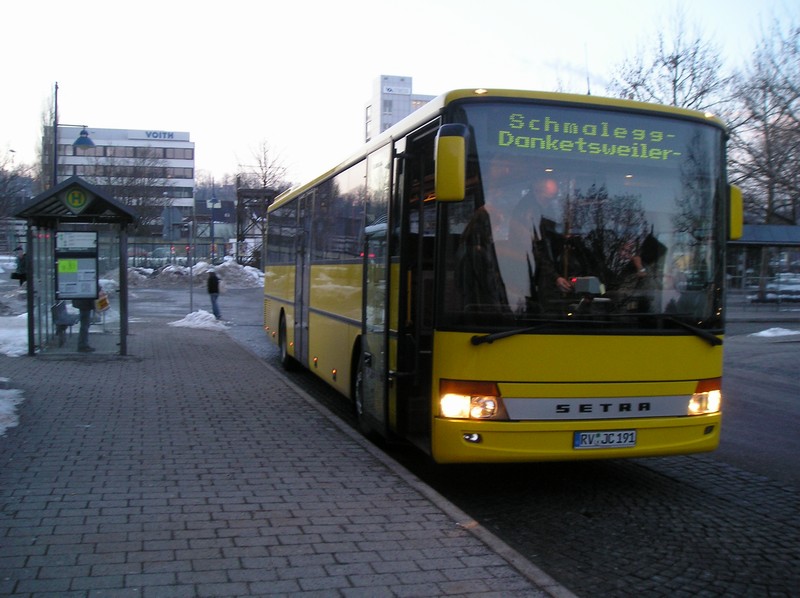 Linie 7539 am Busbahnhof