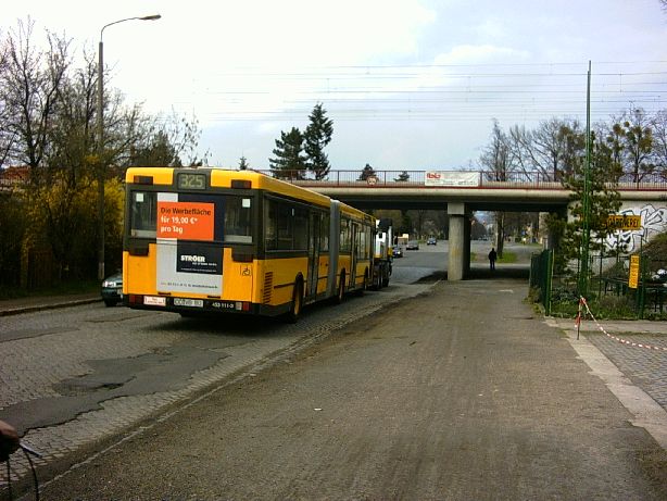 Bus wird abgeschleppt