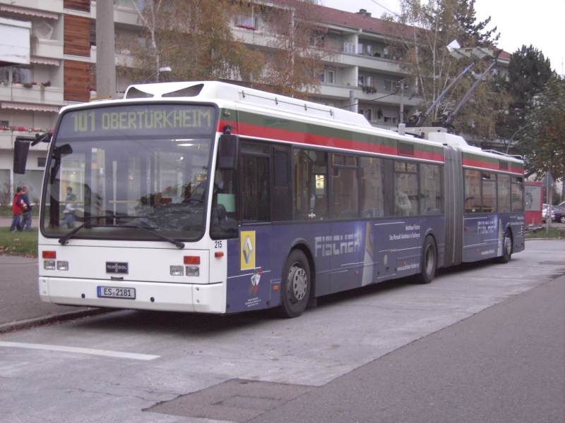 Van Hool O-Bus an der Haltestelle Lerchenäcker