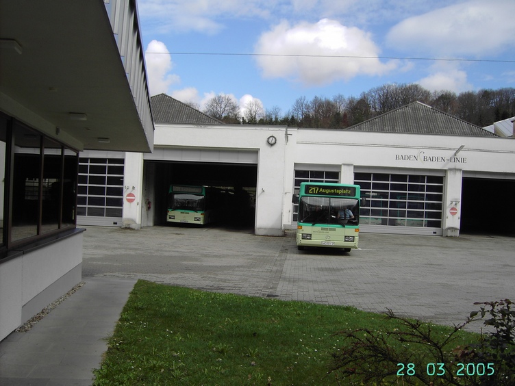 Der Busfahrer an seinen Platz