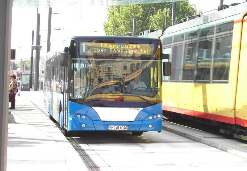 Centroliner Heilbronn mit Stadtbahnspiegelung