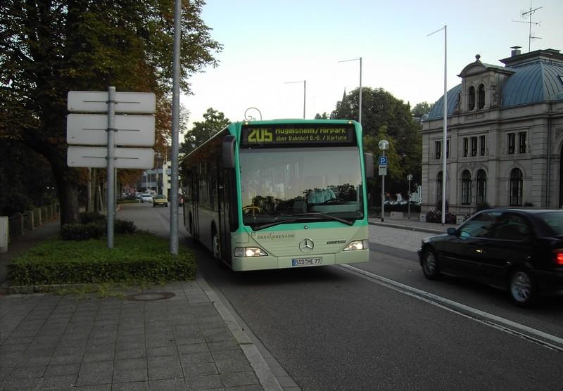 177 auf der Linie 205 zum Flughafen