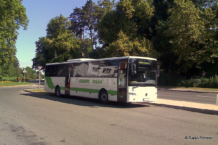 Zwei Mercedes Busse der Gemenc Volán