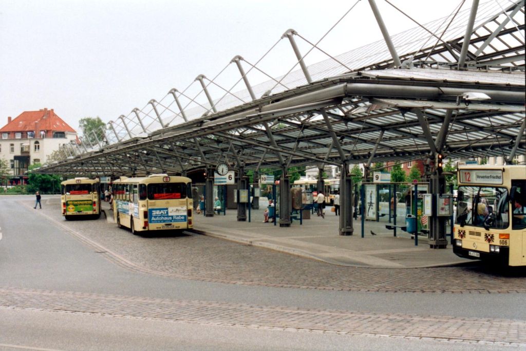 O 305er am ZOB Lübeck