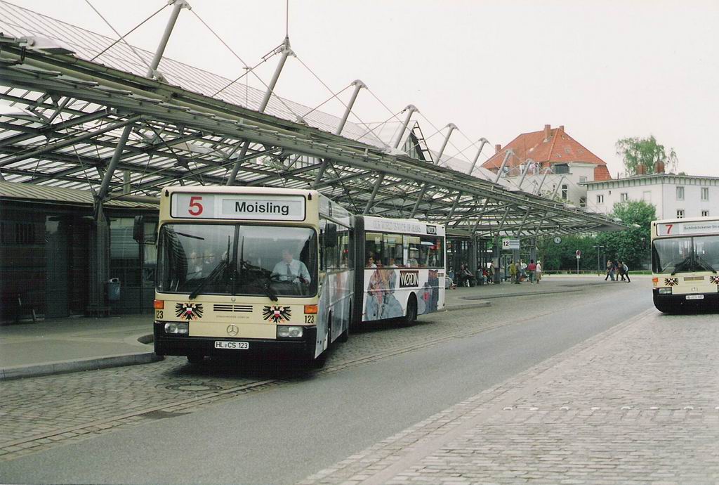 O 405 G der SL am ZOB Lübeck