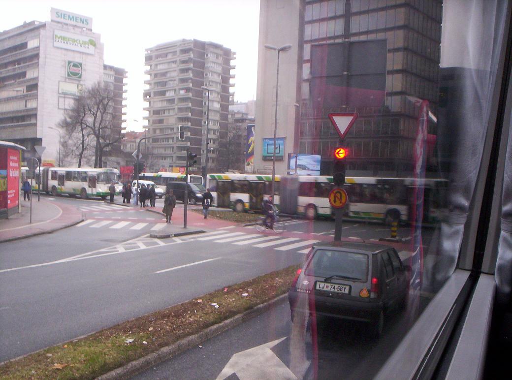 4-türiger Gelenkbus in Ljubljana