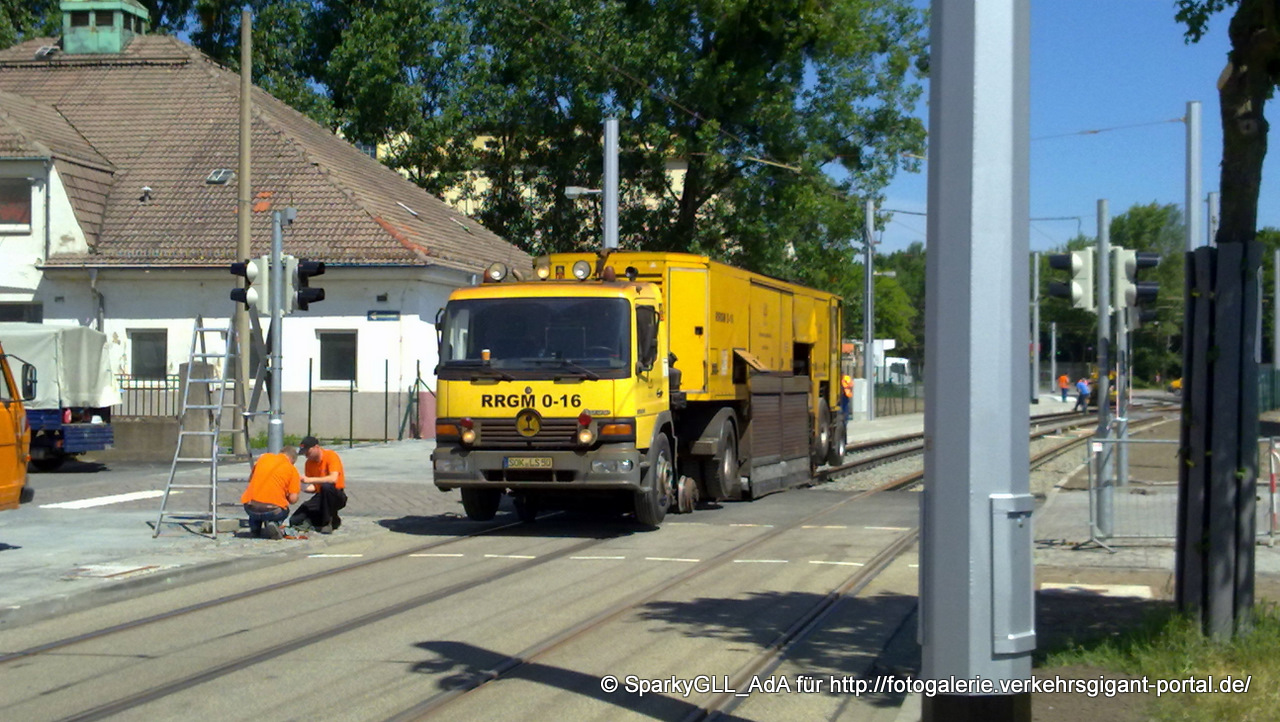 Schienenschleifwagen am 24.05.2011 an der Messe