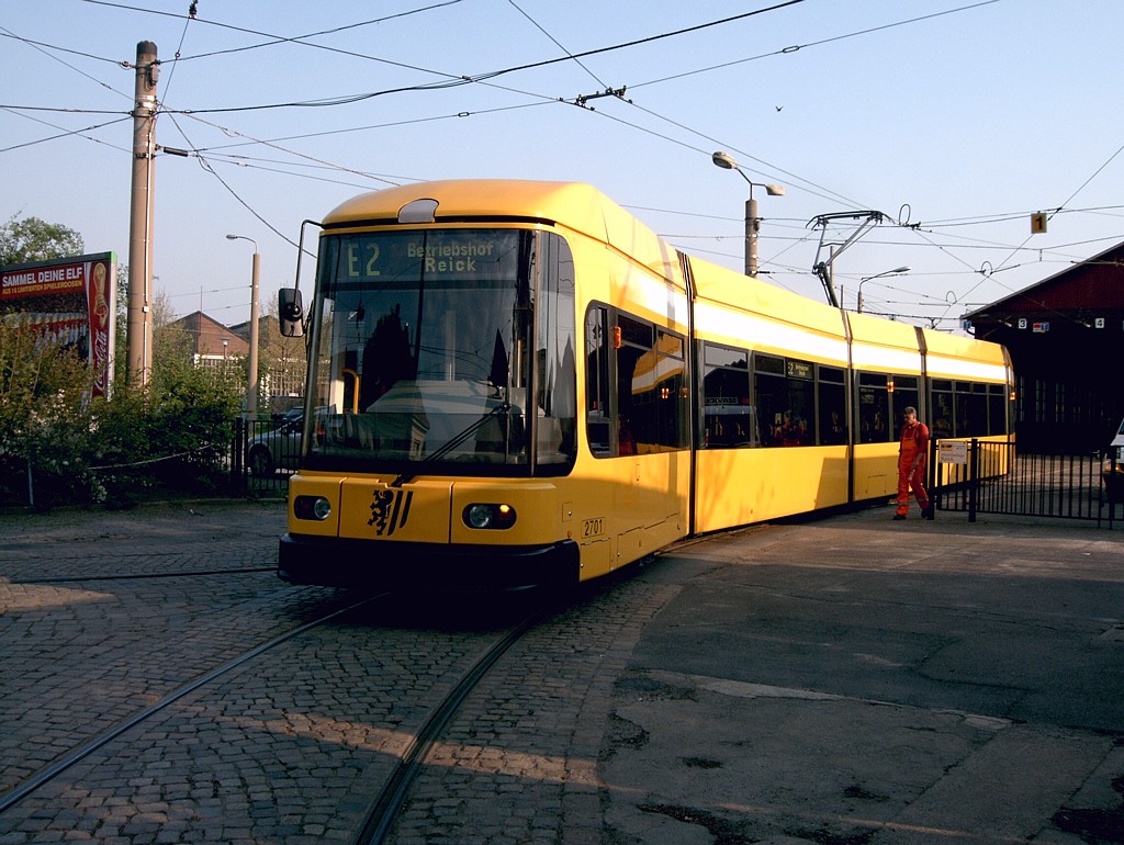 2701 rückt nach Dresden Btf.Reick ein.