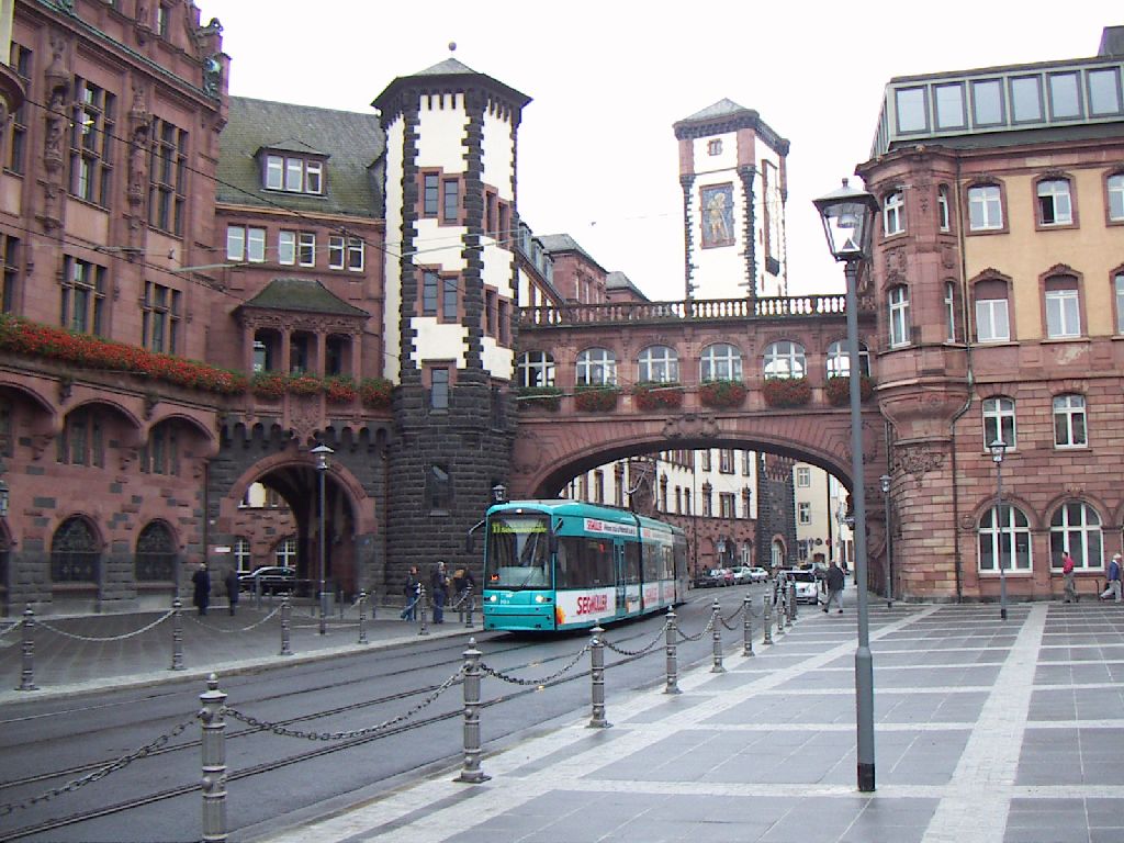 Frankfurter Straßenbahn, Nähe Römer