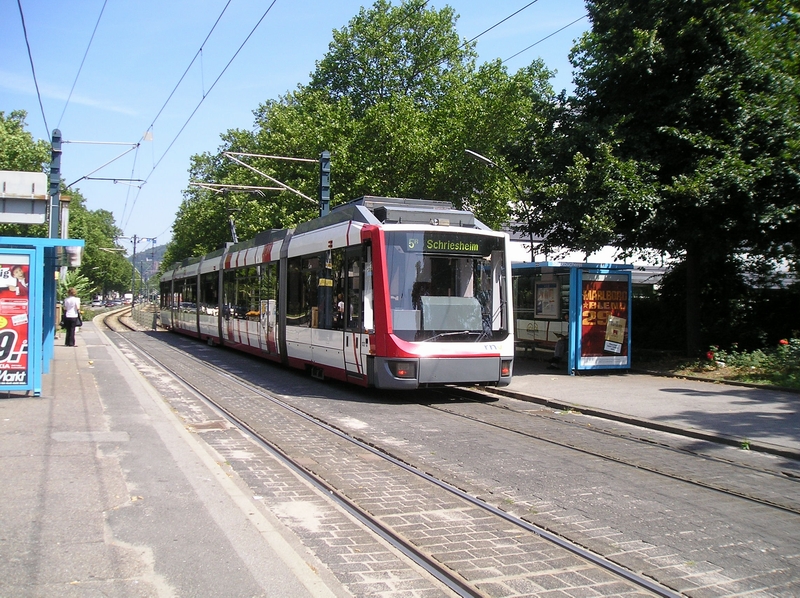Neue OEG Straßenbahn