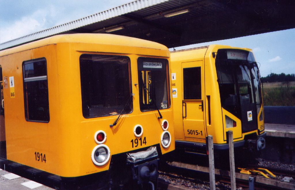 Berliner E III/5 und H-Zug in Hönow
