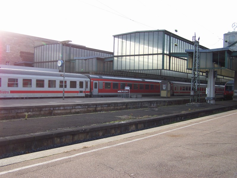 IC-Wagen in Verkehrsrot