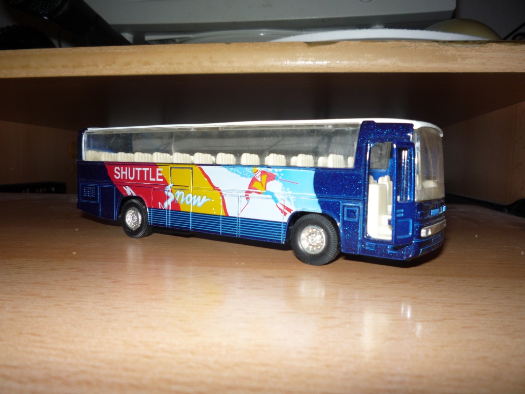 Spielzeugreisebus