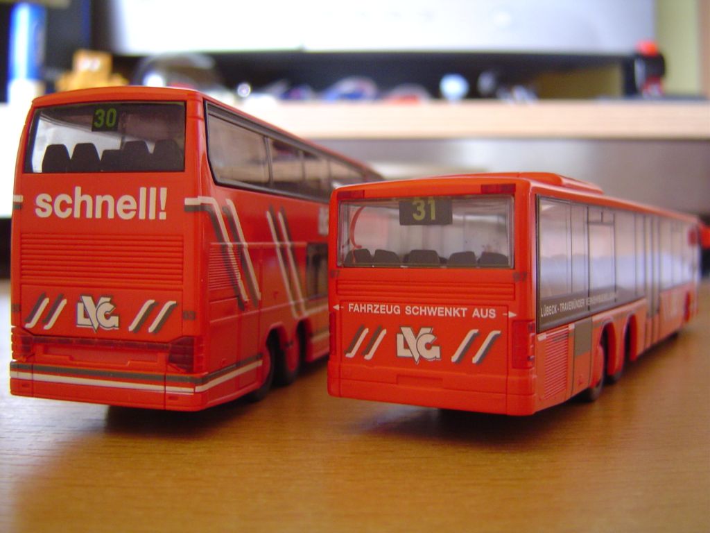 S 328 DTL und S 319 NF der LVG Heckansicht