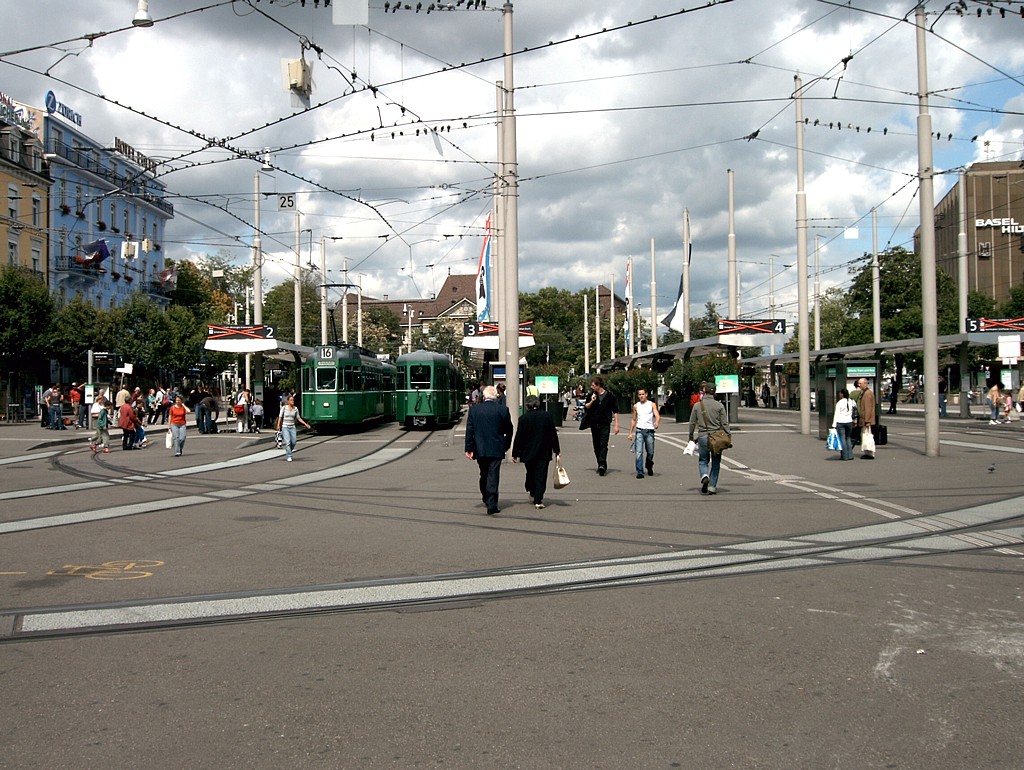 Basel Straßenbahnhaltestelle Bahnhof SBB