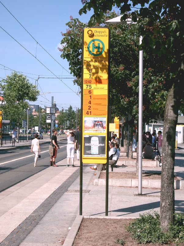 Vollgeklebtes Haltestellenschild