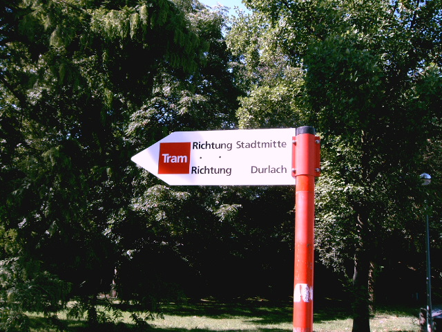 Wegweiser zur Tram