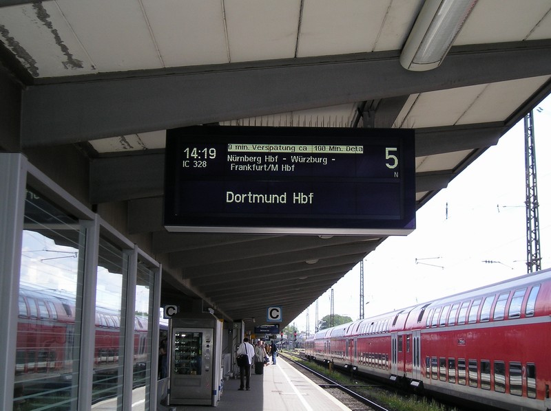 Abfahrtsanzeige Augsburg Hbf