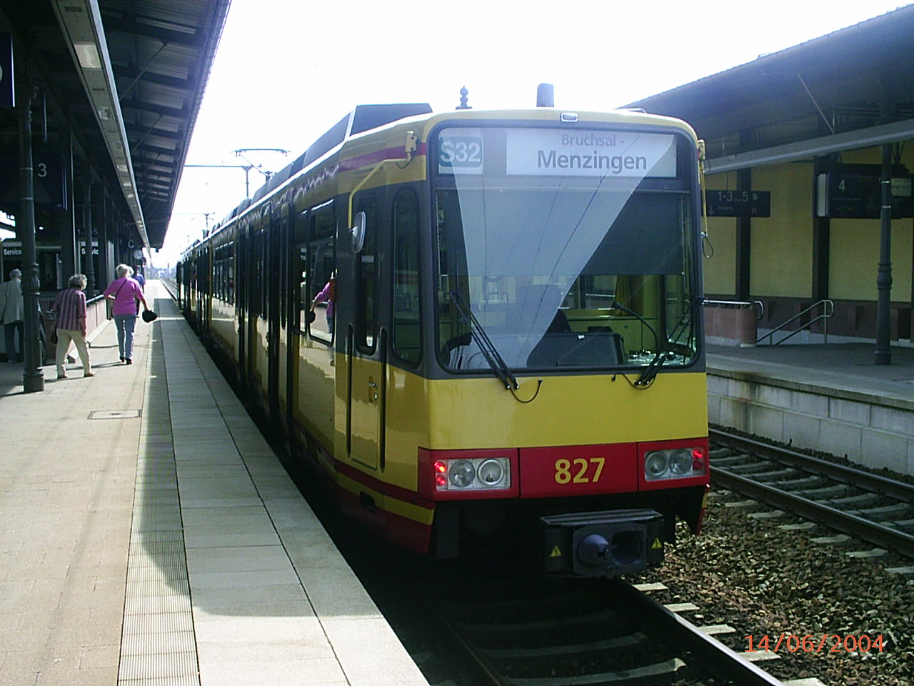 Stadtbahn am Bahnhof Baden-Baden