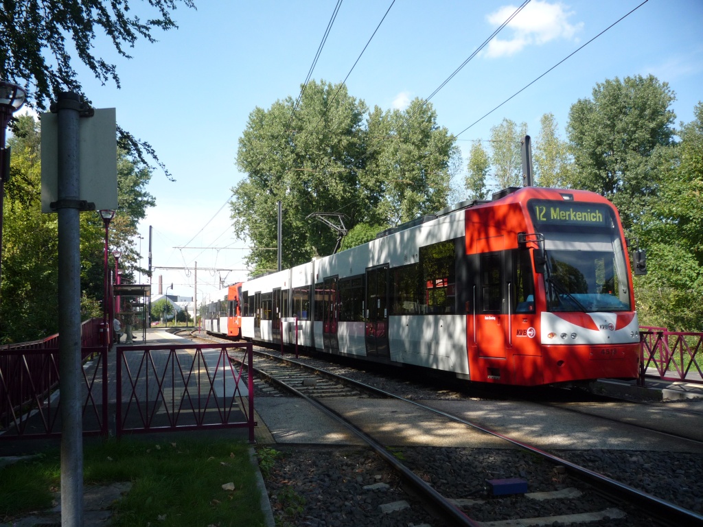 Stadtbahn in Köln-Niehl (2)