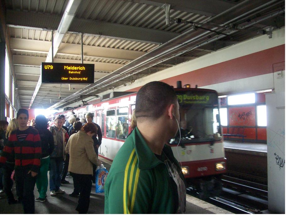 Ein "B 80 C" fährt ein
