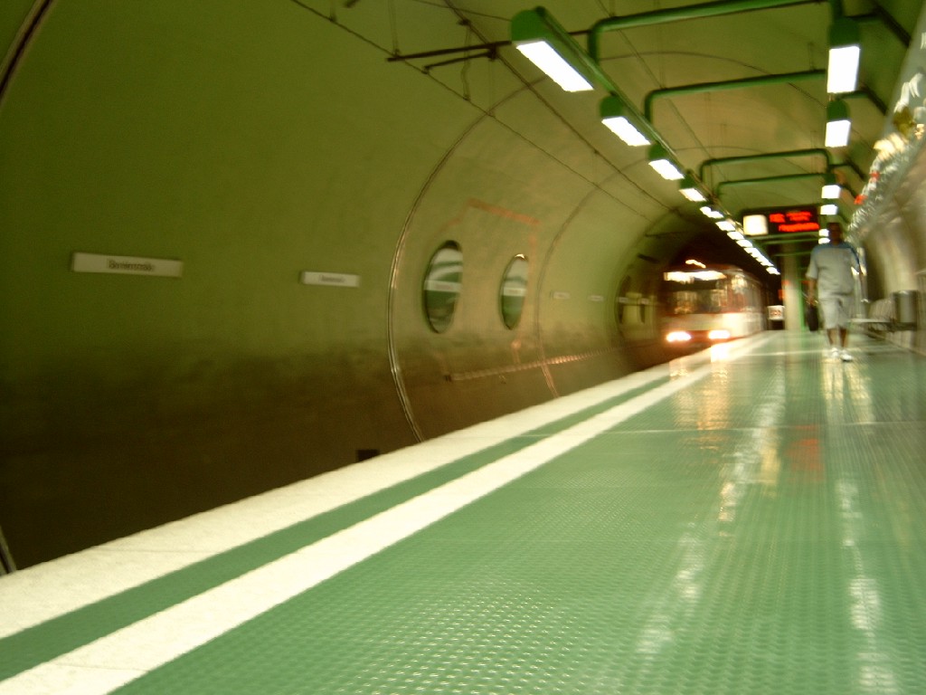 Essener U-Bahn (leider ein bisschen verwackelt)