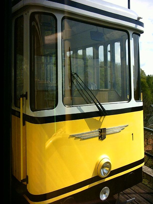 Standseilbahnwagenfront in Dresden