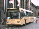 topmoderner Bus der DB.