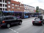 Zwei Gelenkbusse in Partnerlackierung