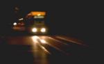 eine Bahn bei Nacht.