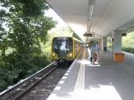 H-Zug im Bahnhof Otisstraße