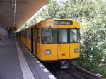 F90 im Bahnhof Otisstraße
