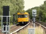 F92 bei der Einfahrt in den Bahnhof Holzhauser Straße