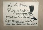 unwichtiger ;)  Hinweis im Dresdener Hbf
